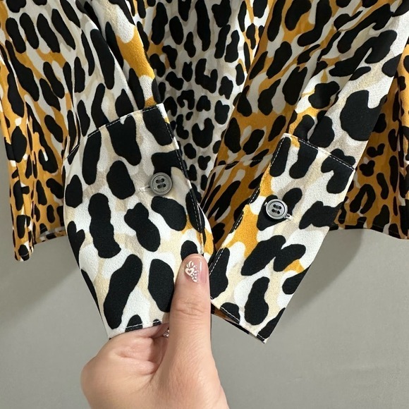 FINAL PRICE DROP✨
 St. John  Back Leopard‎ Print Shirt - Picture 7 of 7